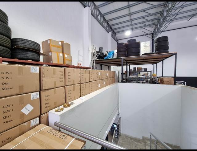 322M² WAREHOUSE TO LET IN LINBRO PARK