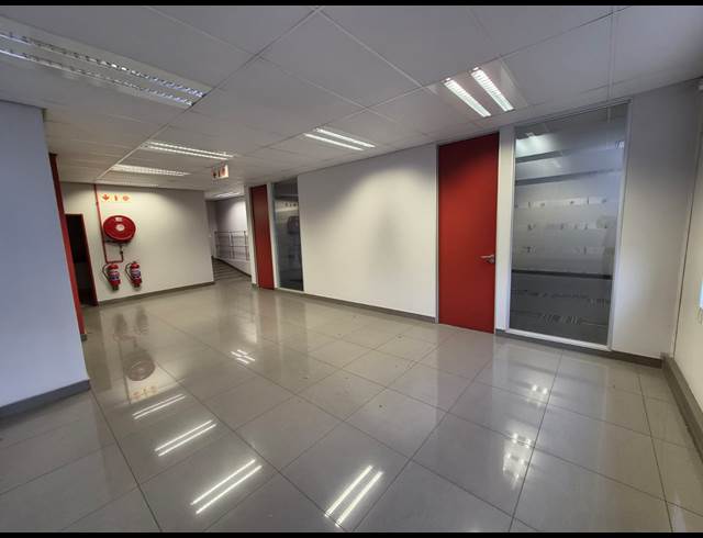 1,166M² WAREHOUSE TO LET IN LINBRO PARK