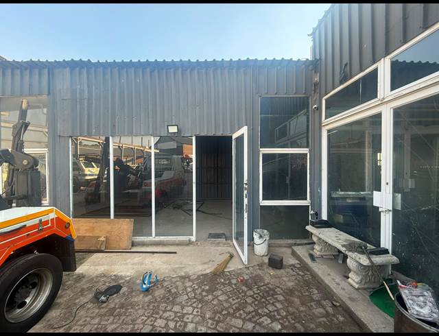 200M² WAREHOUSE TO LET IN MARAISBURG