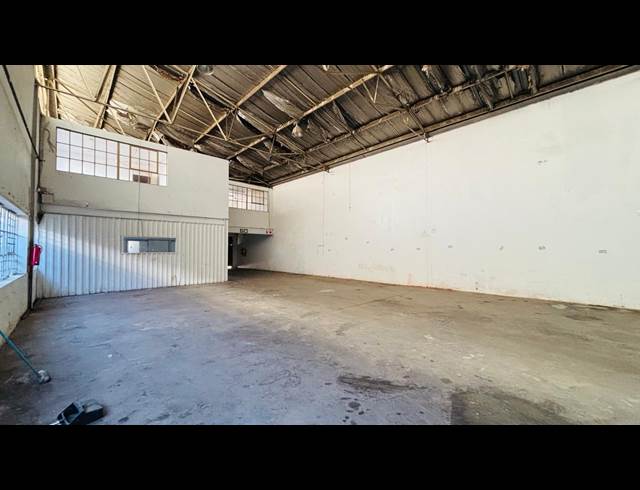 690M² WAREHOUSE TO LET IN STORMILL