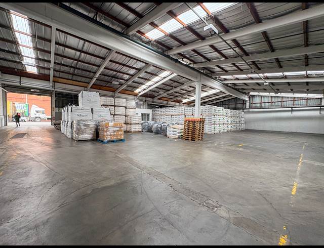 1,109M² WAREHOUSE TO LET IN NEW GERMANY