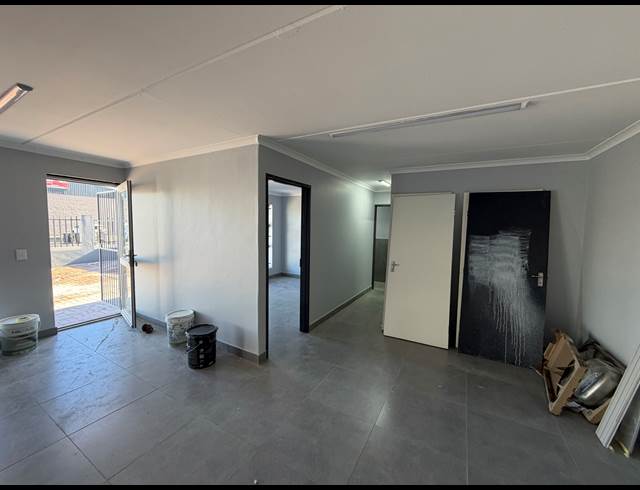 430M² WAREHOUSE TO LET IN SAXENBURG PARK 1