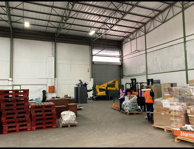 3,300M² WAREHOUSE TO LET IN NEW GERMANY