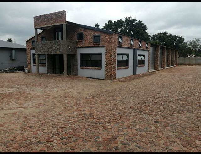 800M² WAREHOUSE TO LET IN BREDELL