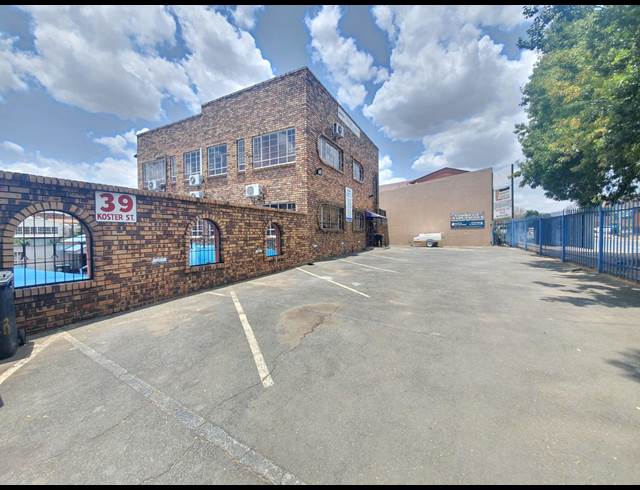 57M² BUILDING TO LET IN BOOYSENS RESERVE