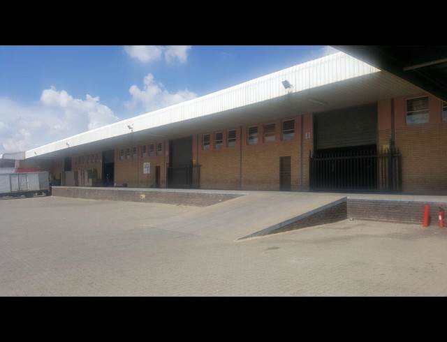 1,940M² WAREHOUSE TO LET IN POMONA