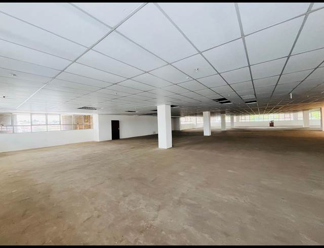1,110M² RETAIL TO LET IN HALFWAY HOUSE