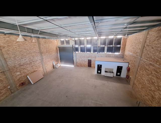 680M² WAREHOUSE TO LET IN NORTH RIDING