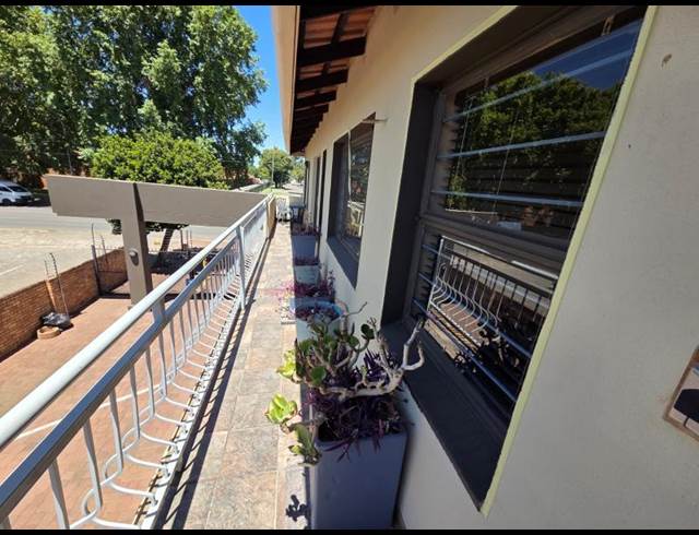 250M² OFFICE TO LET IN MIDDELBURG CENTRAL
