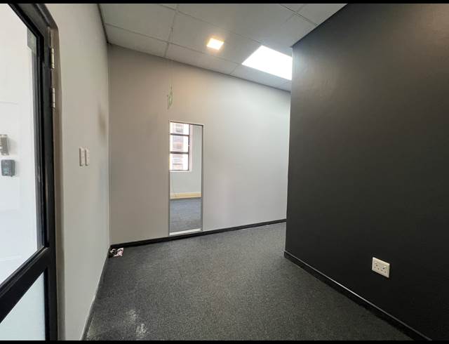 155M² OFFICE TO LET IN HIGHVELD