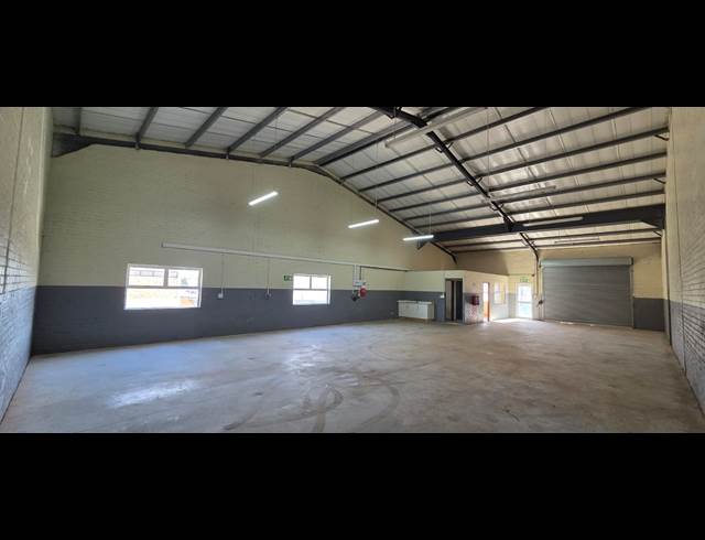 200M² WAREHOUSE TO LET IN WELLINGTON CENTRAL