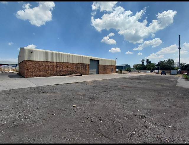 500M² WAREHOUSE TO LET IN POMONA
