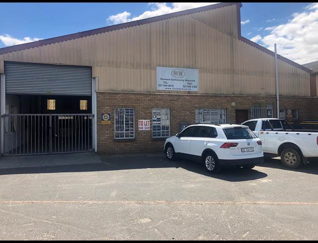 341M² WAREHOUSE TO LET IN TRIANGLE FARM