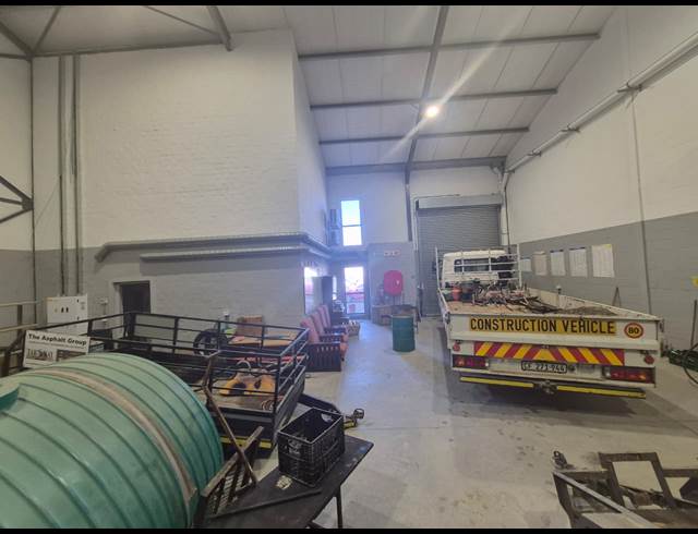 328M² WAREHOUSE TO LET IN STONEWOOD SECURITY ESTATE