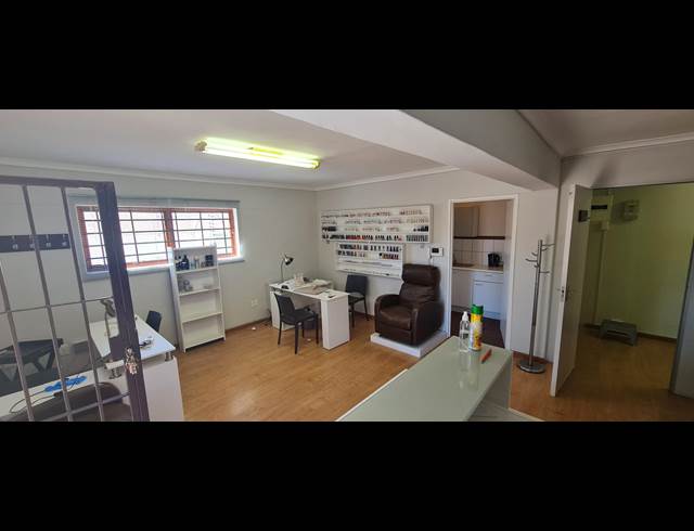67M² OFFICE RENTED IN WYNBERG