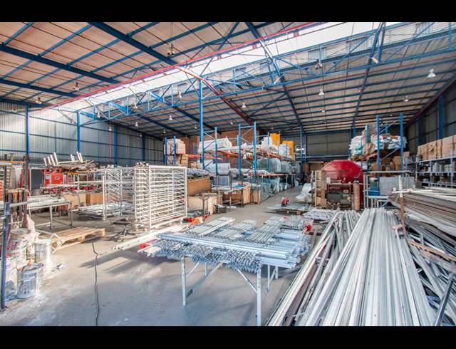 2,128M² WAREHOUSE TO LET IN SPARTAN