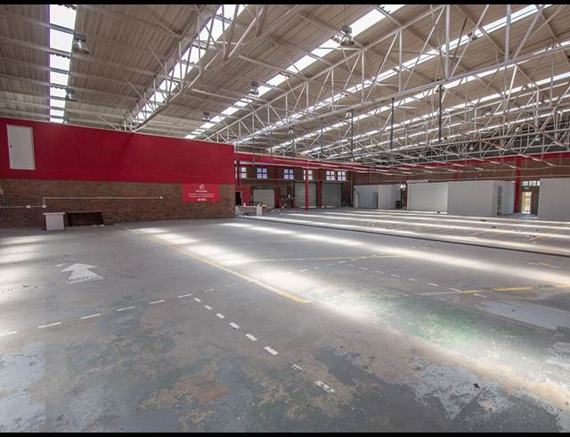 1,161M² WAREHOUSE TO LET IN FONTAINEBLEAU