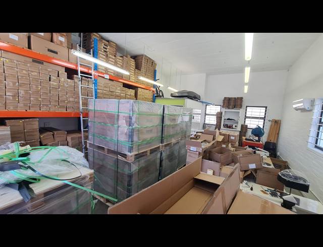 175M² WAREHOUSE TO LET IN WESTLAKE