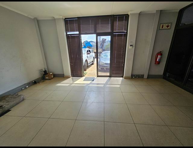 519M² WAREHOUSE TO LET IN STIKLAND INDUSTRIAL