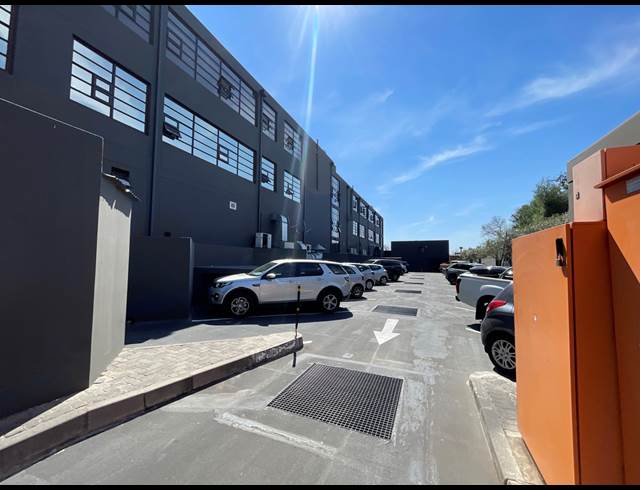 308.50M² OFFICE TO LET IN PARKHURST
