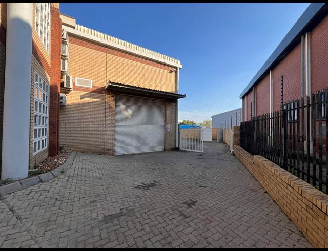 1,016M² WAREHOUSE TO LET IN RANDJESPARK
