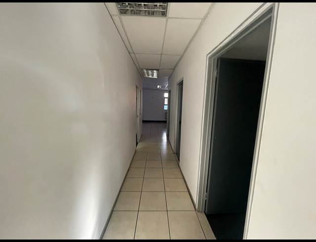 211M² OFFICE TO LET IN BARTLETT