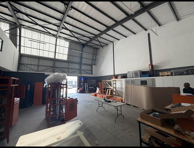 322M² WAREHOUSE TO LET IN FIRGROVE