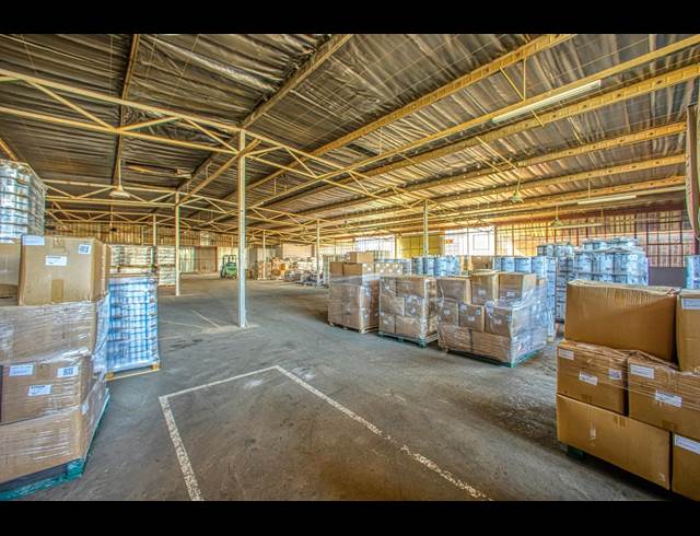1,500M² WAREHOUSE TO LET IN WYNBERG