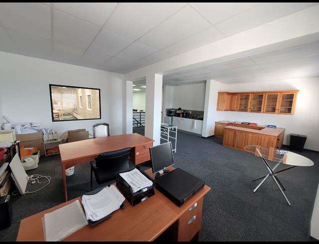 110M² OFFICE RENTED IN RIVERGATE