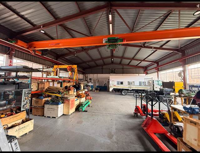 502M² WAREHOUSE TO LET IN FAIRLEADS