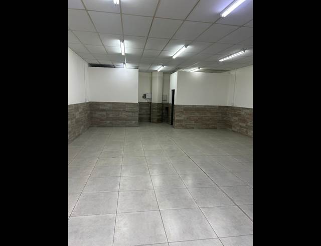 90M² OFFICE TO LET IN WHITE RIVER CENTRAL