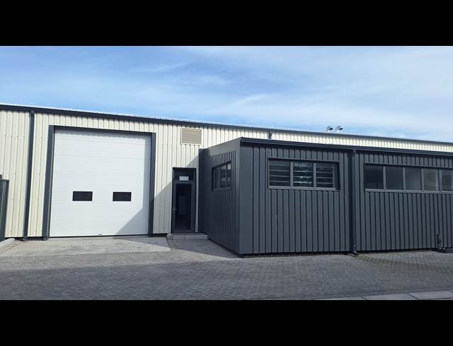 444M² WAREHOUSE TO LET IN RETREAT