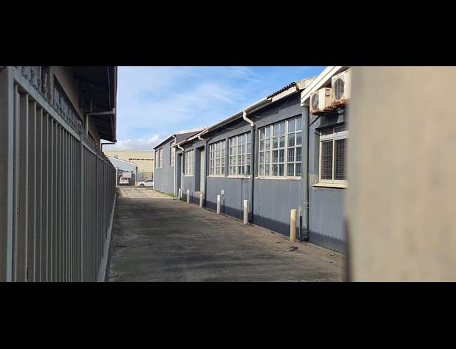 1,400M² FACTORY TO LET IN PAARDEN EILAND