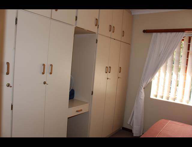 2 bed property to rent in VAN RIEBEECK PARK