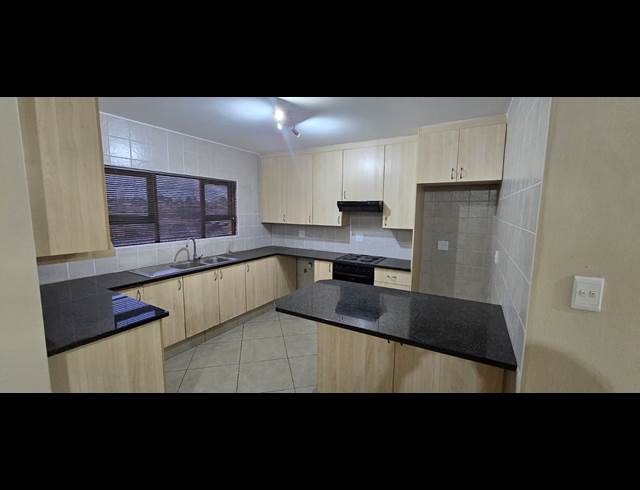3 BEDROOM TOWNHOUSE RENTED IN WINCHESTER HILLS