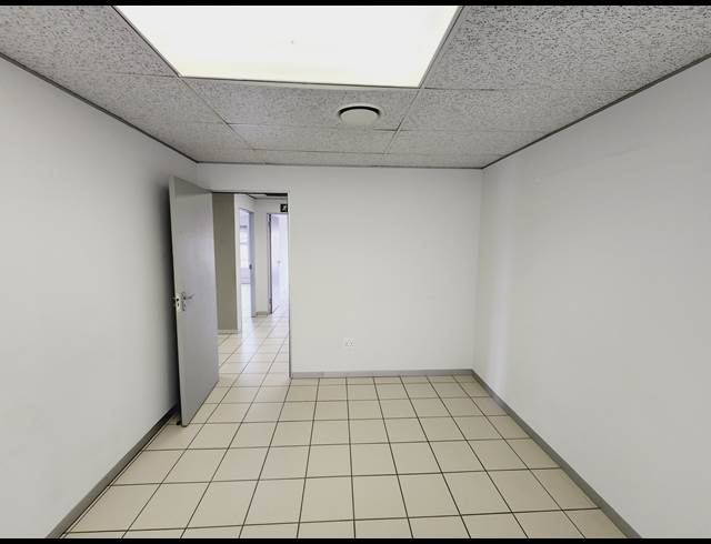 753M² OFFICE TO LET IN NORTH RIDING