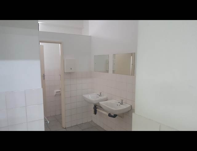 396M² RETAIL TO LET IN STAMFORD HILL