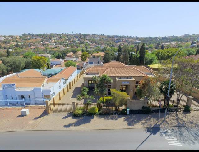 M² BUILDING TO LET IN EASTCLIFF