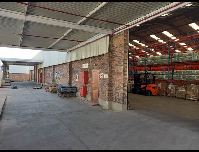 1,530M² WAREHOUSE TO LET IN POMONA