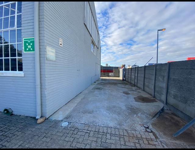 600M² RETAIL TO LET IN PAARDEN EILAND