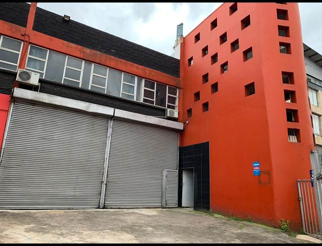 1,662M² WAREHOUSE TO LET IN RED HILL