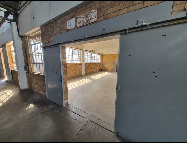 926M² WAREHOUSE TO LET IN BENROSE