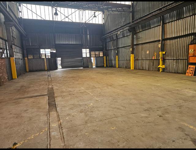 1,000M² WAREHOUSE TO LET IN VULCANIA