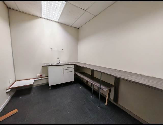 131M² OFFICE TO LET IN MEYERSDAL