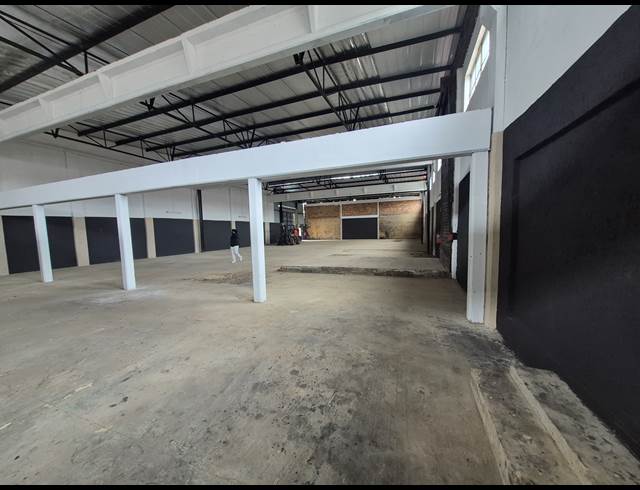 750M² WAREHOUSE TO LET IN DENVER