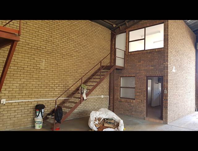 500M² FACTORY TO LET IN ANDERBOLT