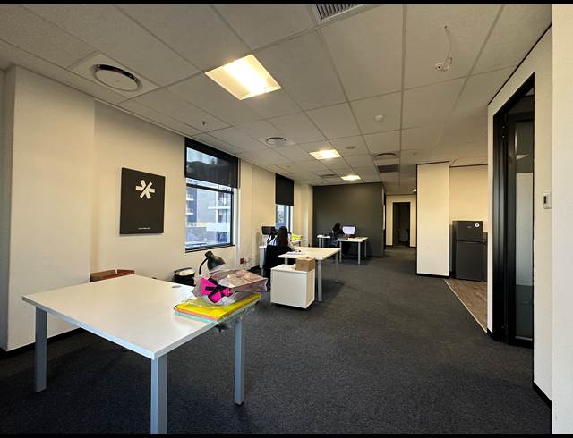 182M² OFFICE TO LET IN GLENADRIENNE