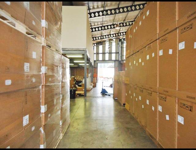 938M² WAREHOUSE TO LET IN MEADOWDALE