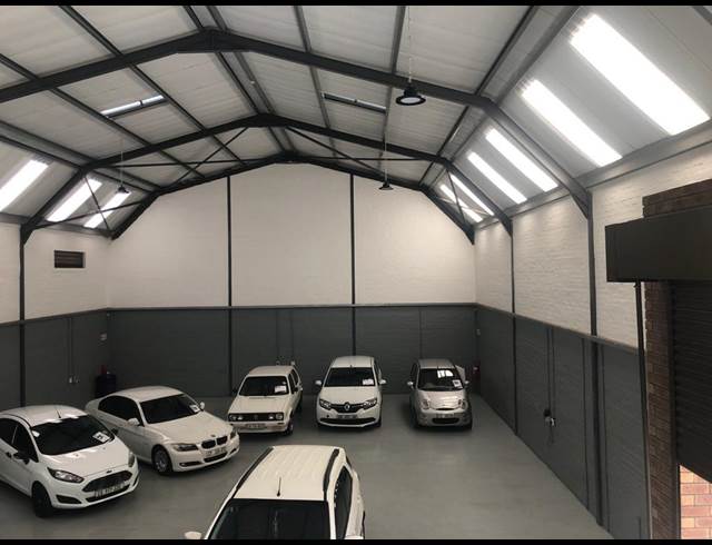 371M² WAREHOUSE RENTED IN STIKLAND INDUSTRIAL