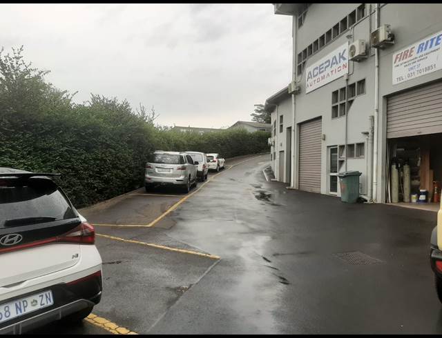 159M² MINI FACTORY TO LET IN CAVERSHAM GLEN